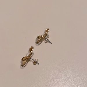 Kate spade bow earring! Have never worn them and they did not fit my ears!